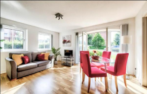 Bright & Modern Flat - free parking